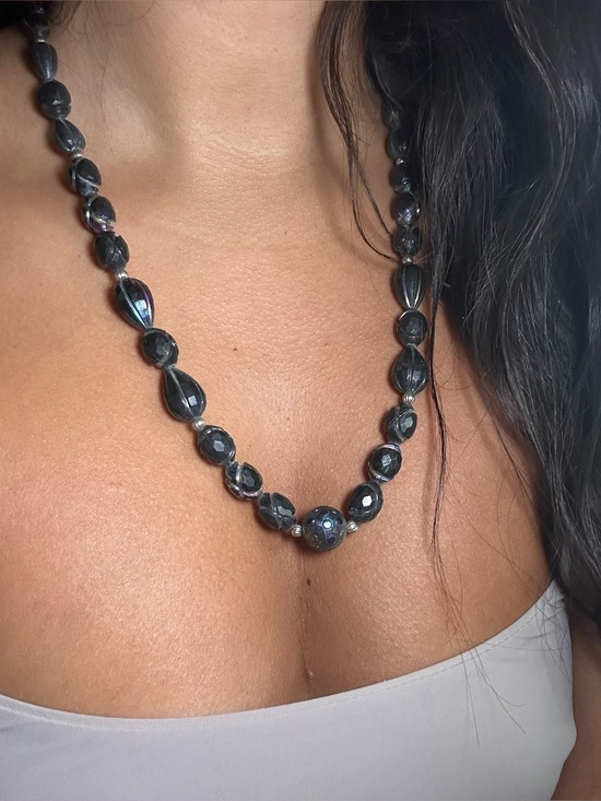 Jewelry - 🖤✨ Vintage Black Iridescent Beaded Necklace ✨🖤
